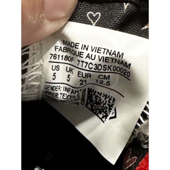 Converse Unisex Pepe Le Pew Sneakers White Black Red Size 5 Infant NWT - Picture 7 of 7